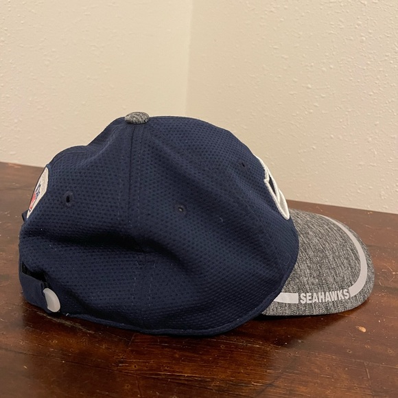 New Era NFL Seattle Seahawks 9Forty Strapback Hat Navy REFLECTIVE WOMENS !! - Picture 7 of 11